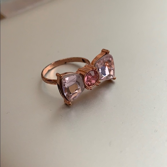 💖FREE IF BUNDLED💖 Cubic Zirconia Bow Ring - Picture 1 of 4